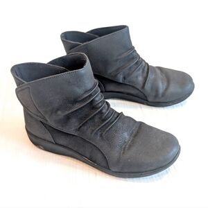CLARKS Cloudsteppers Women's Sillian Sway Black Ruched Ankle Booties Size 8.5